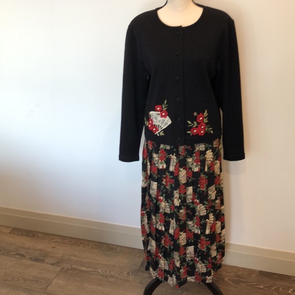 Susan Bristol VTG sweater pleated skirt set holiday  with floral red black SZ 10 - Picture 15 of 16